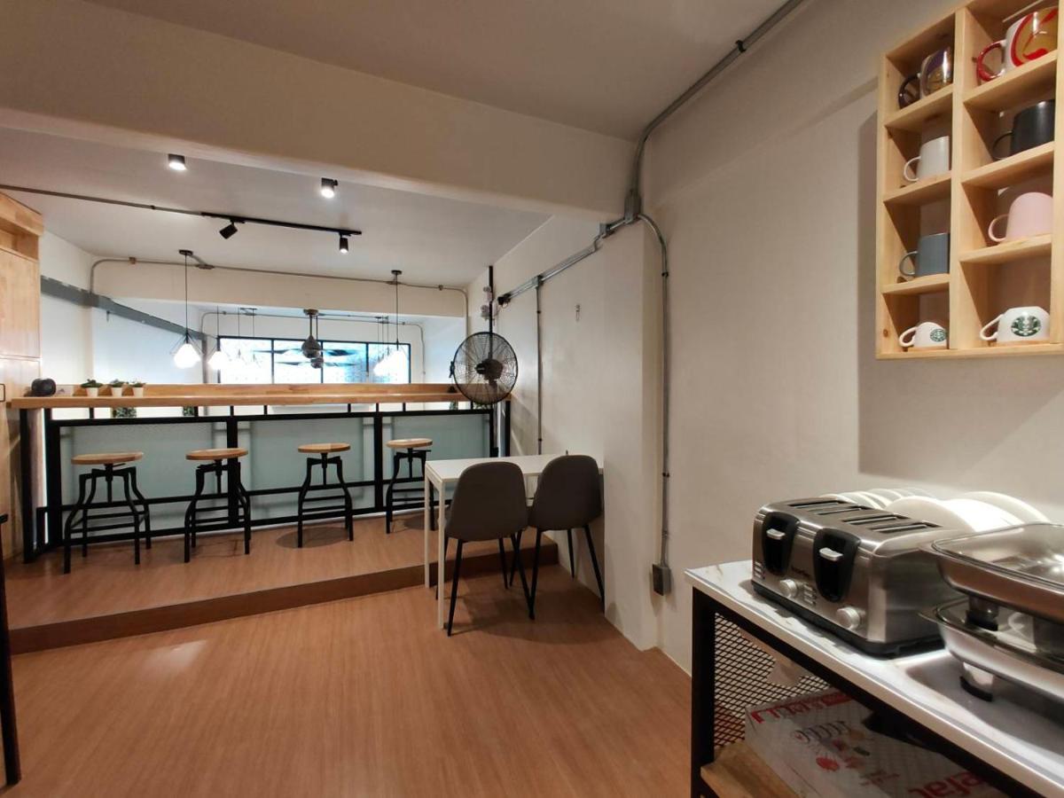 Station8 Hostel Бангкок Экстерьер фото